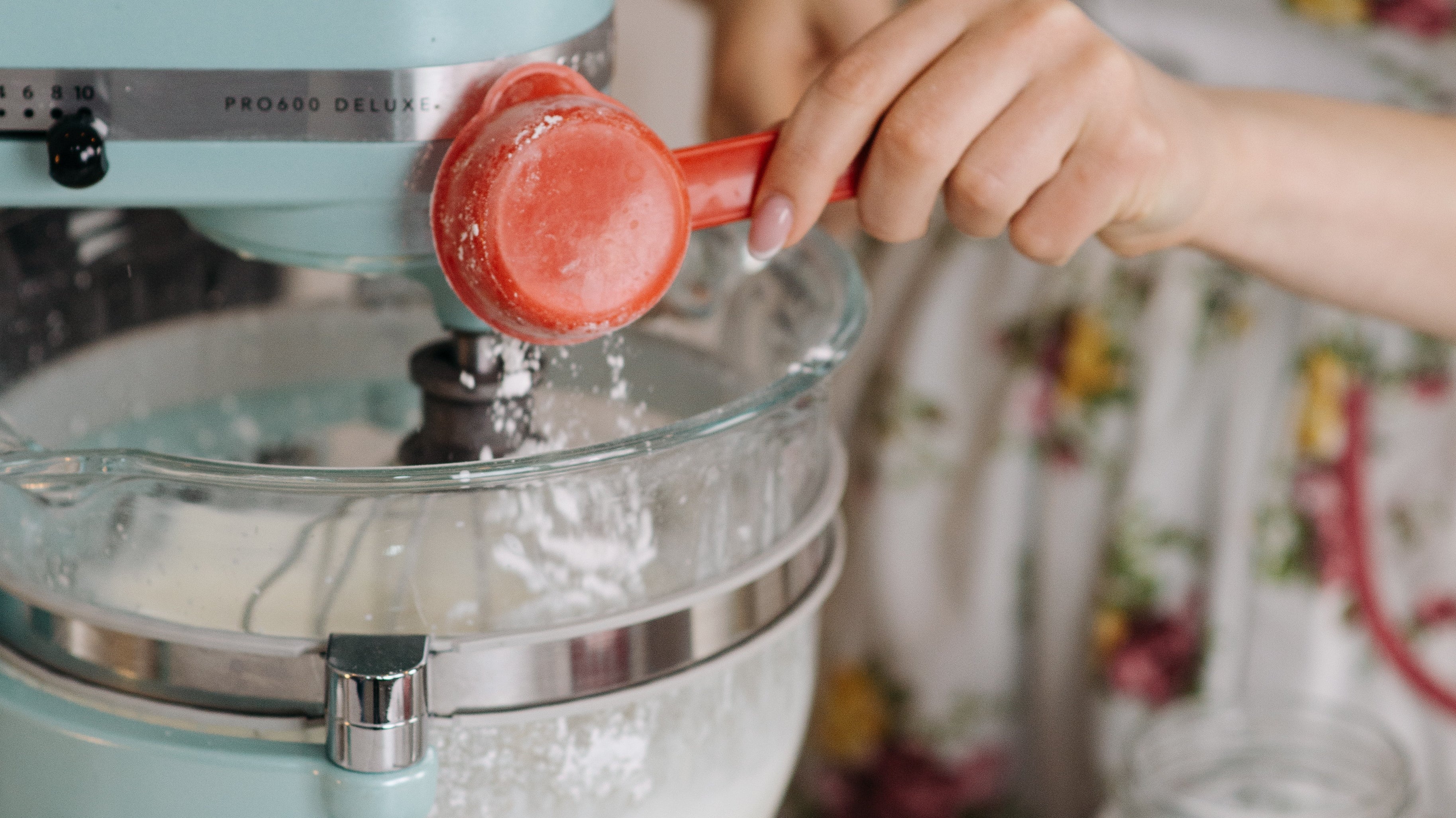 How To Become A Wedding Cake Baker & Maker - The Ultimate Guide - Prop Options