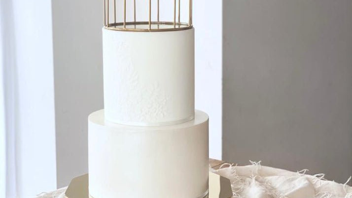 When You Would Need To Use A Cake Stand - Your Ultimate Guide - Prop Options