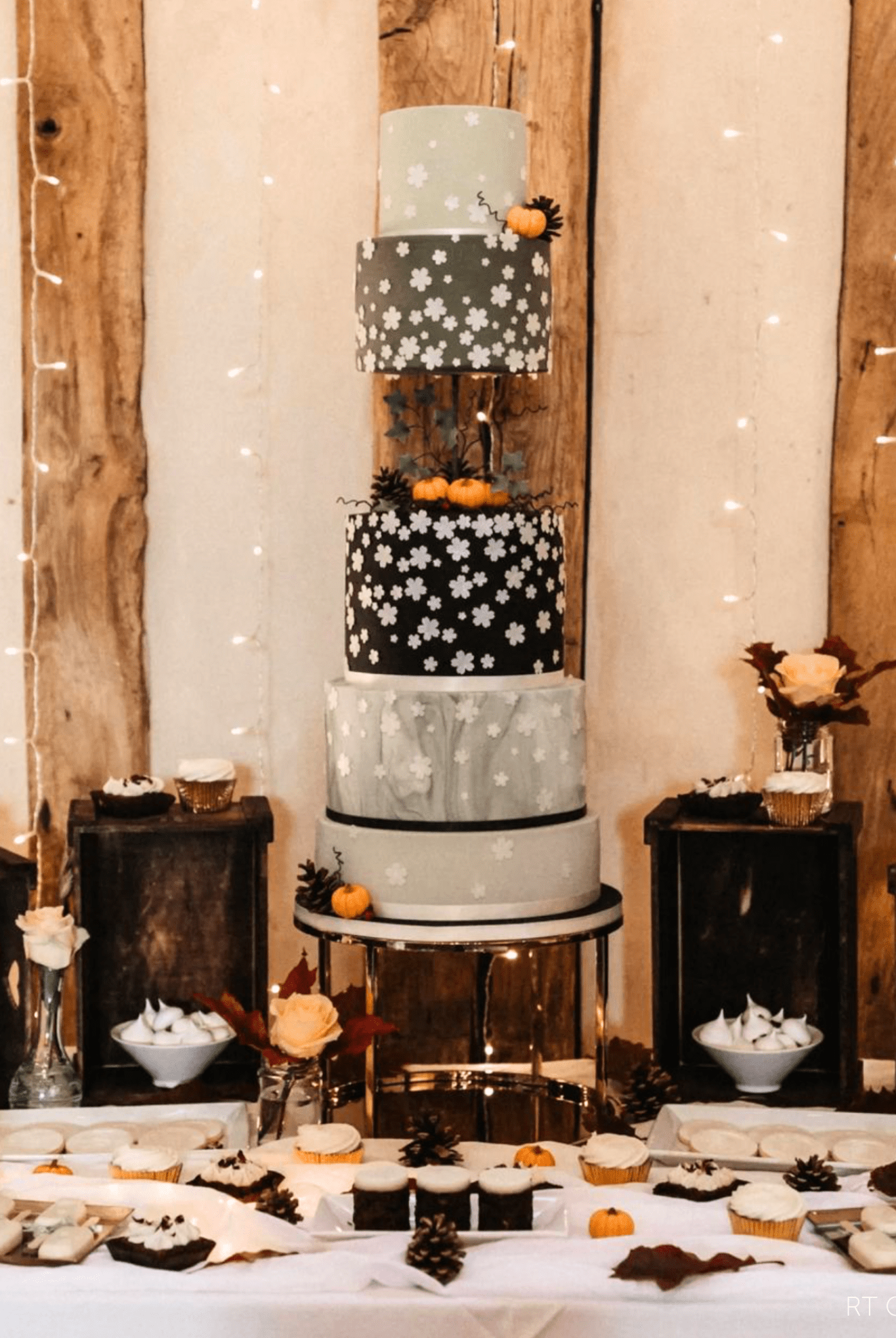 14” Round Metallic Plinth - Prop Options