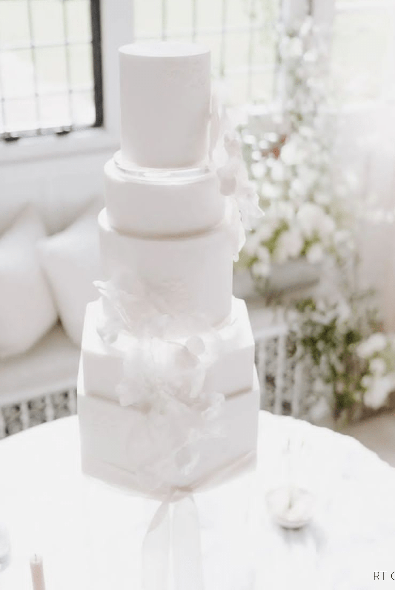 15mm Round Ultra Polished Clear Acrylic Cake Spacers - Prop Options