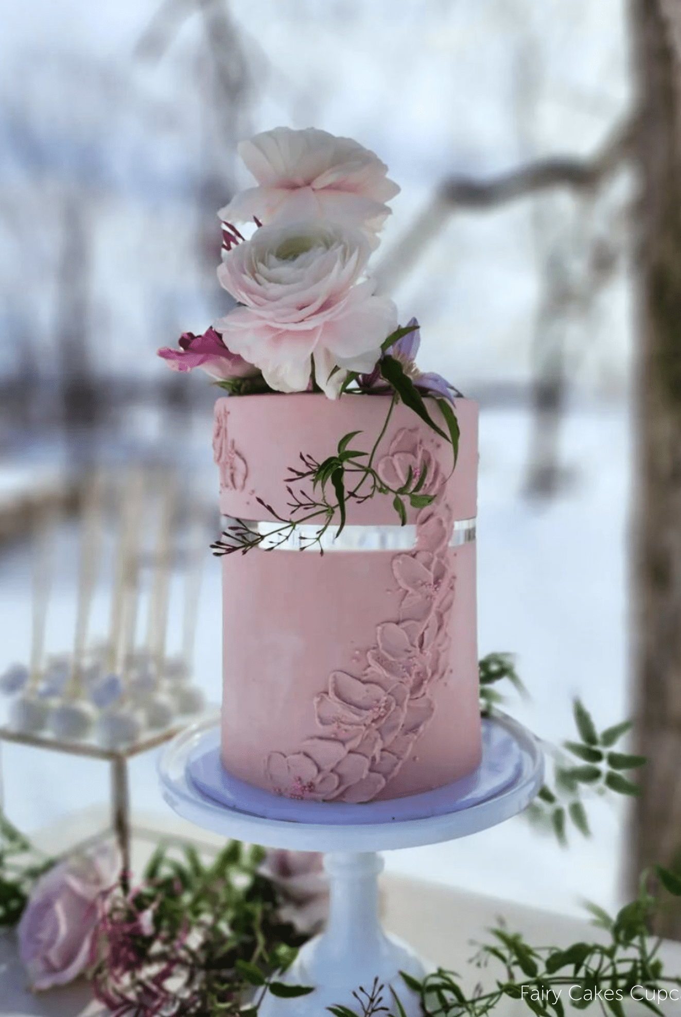 15mm Round Ultra Polished Clear Acrylic Cake Spacers - Prop Options