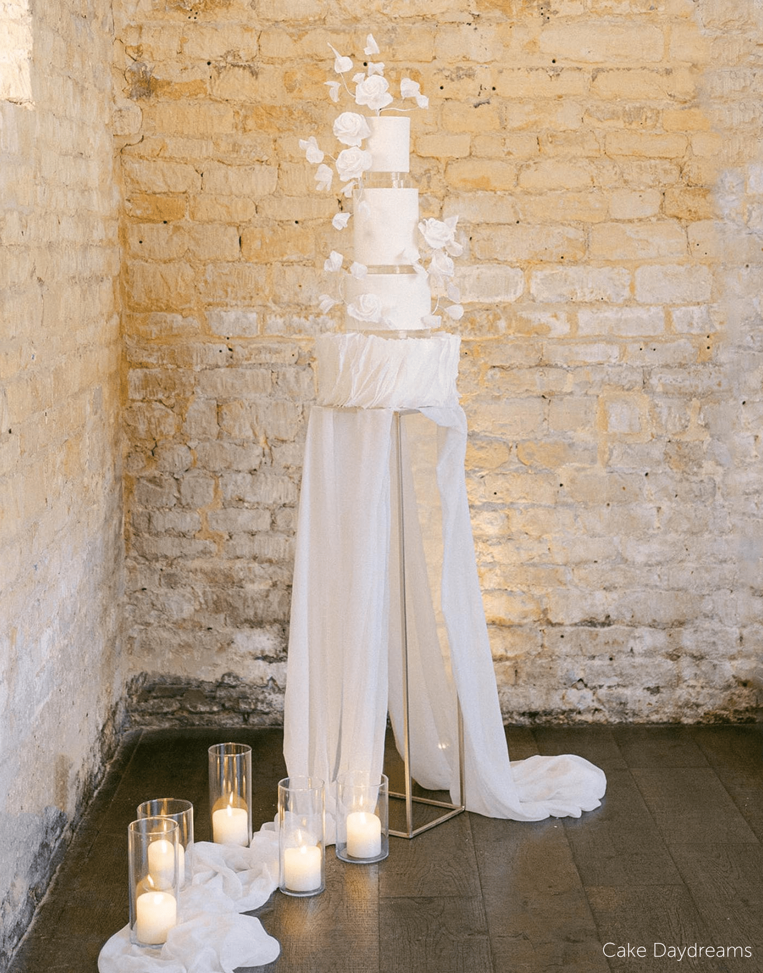 15mm Round Ultra Polished Clear Acrylic Cake Spacers - Prop Options