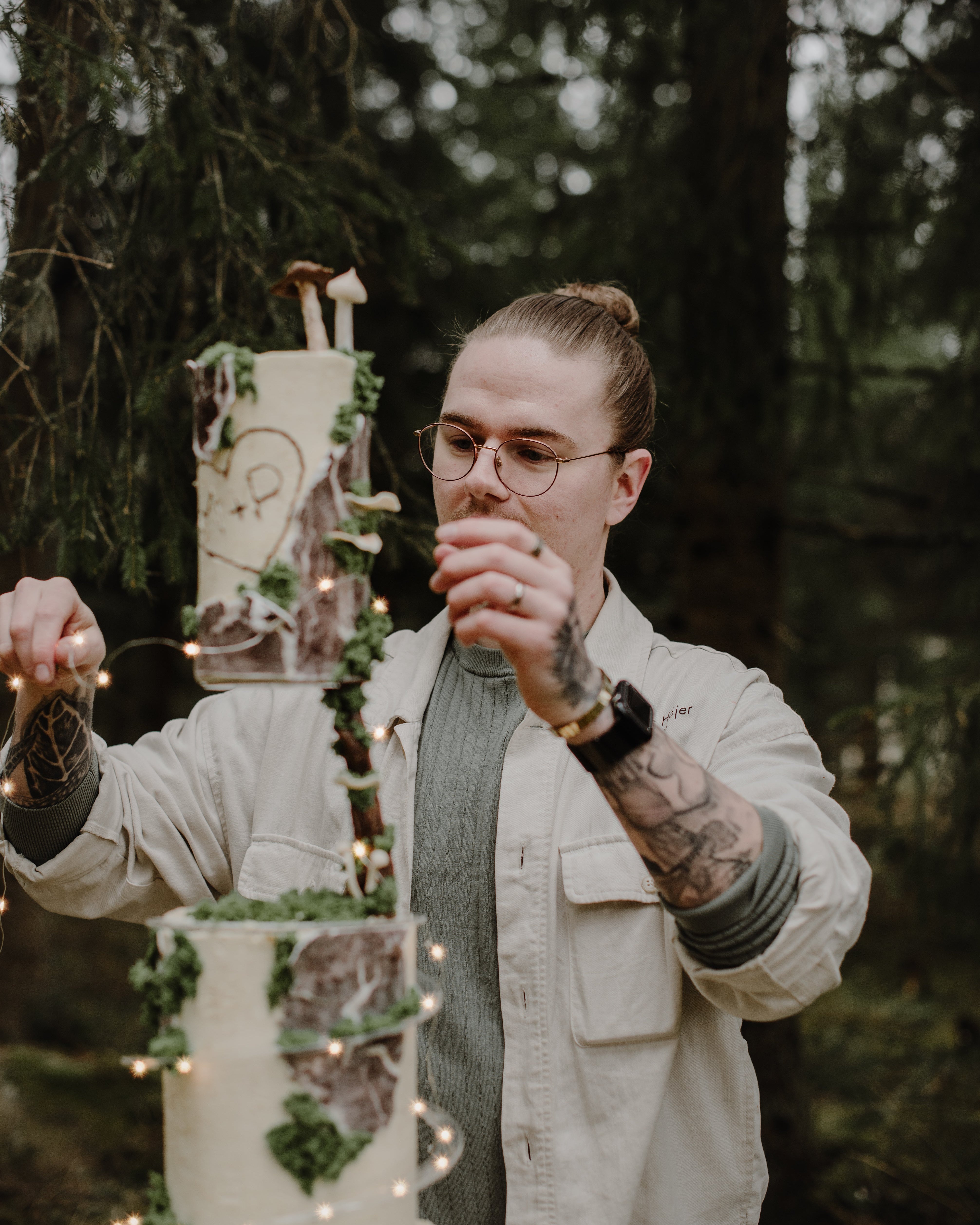 Cake Spiral™ - Acrylic Wrap for Tiered Cakes - Prop Options