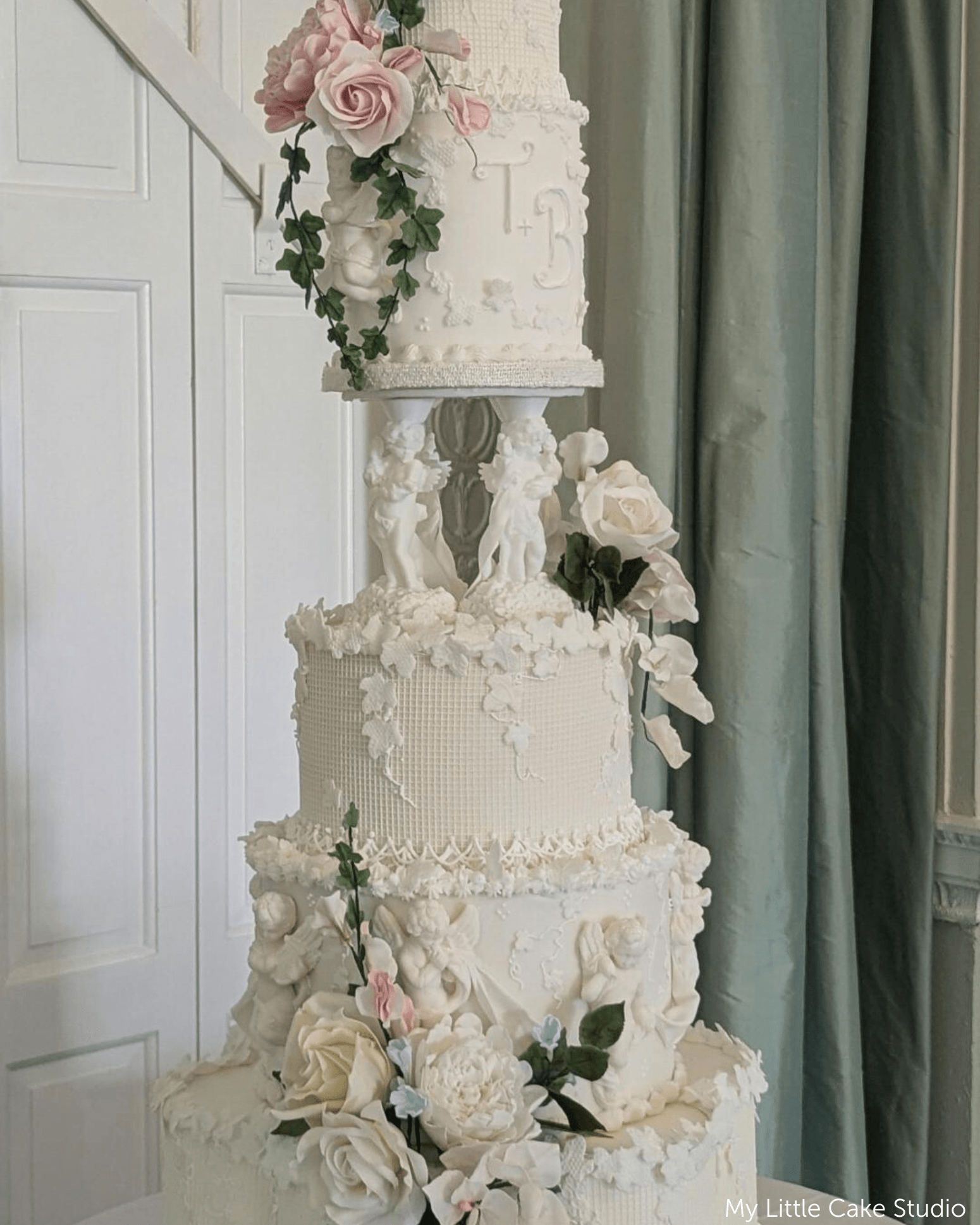 Cherub Cake Separator - Prop Options