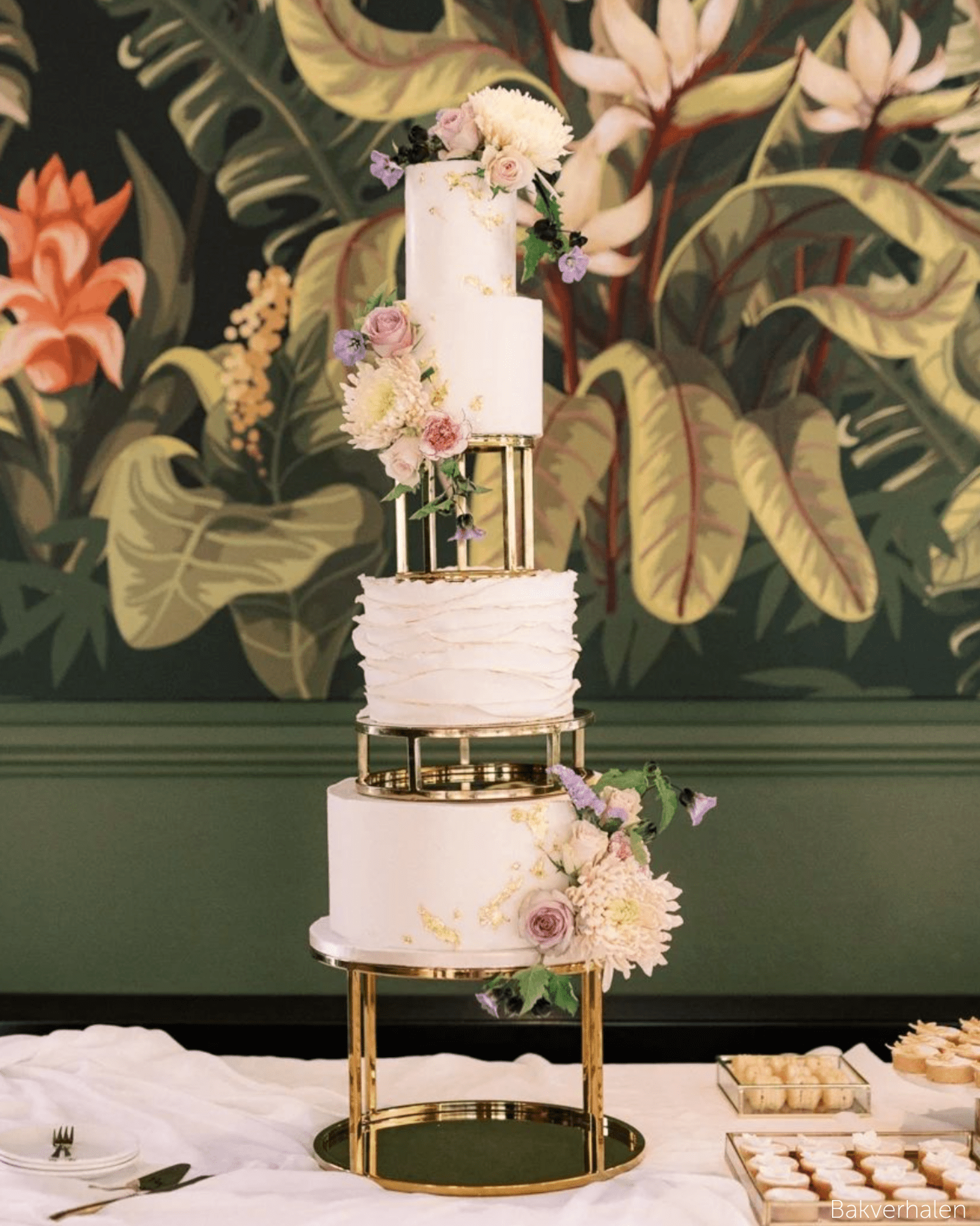 PropBundles - Set of Three - 6" & 10" Round Metallic Cake Separators and 14" Round Plinth - Prop Options