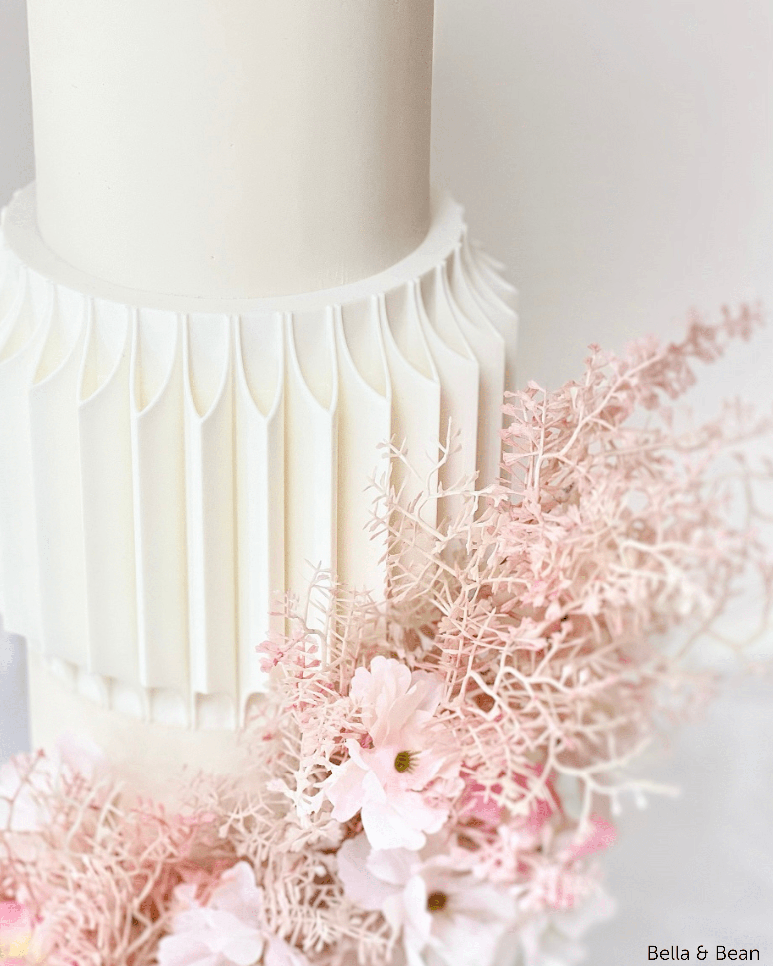 Round Fluted Cake Separator - Prop Options
