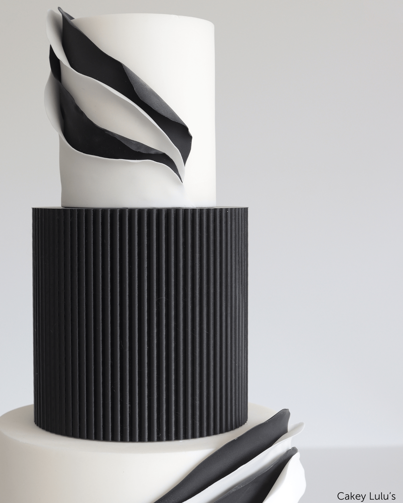 Round Reeded Cake Separator - Prop Options