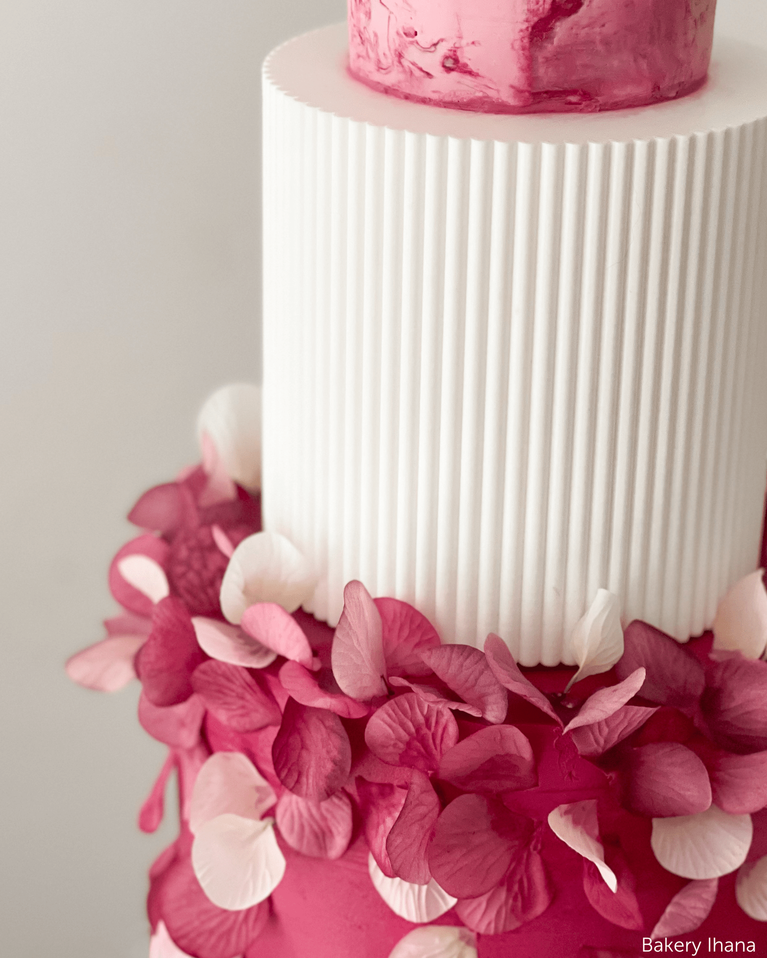 Round Reeded Cake Separator - Prop Options