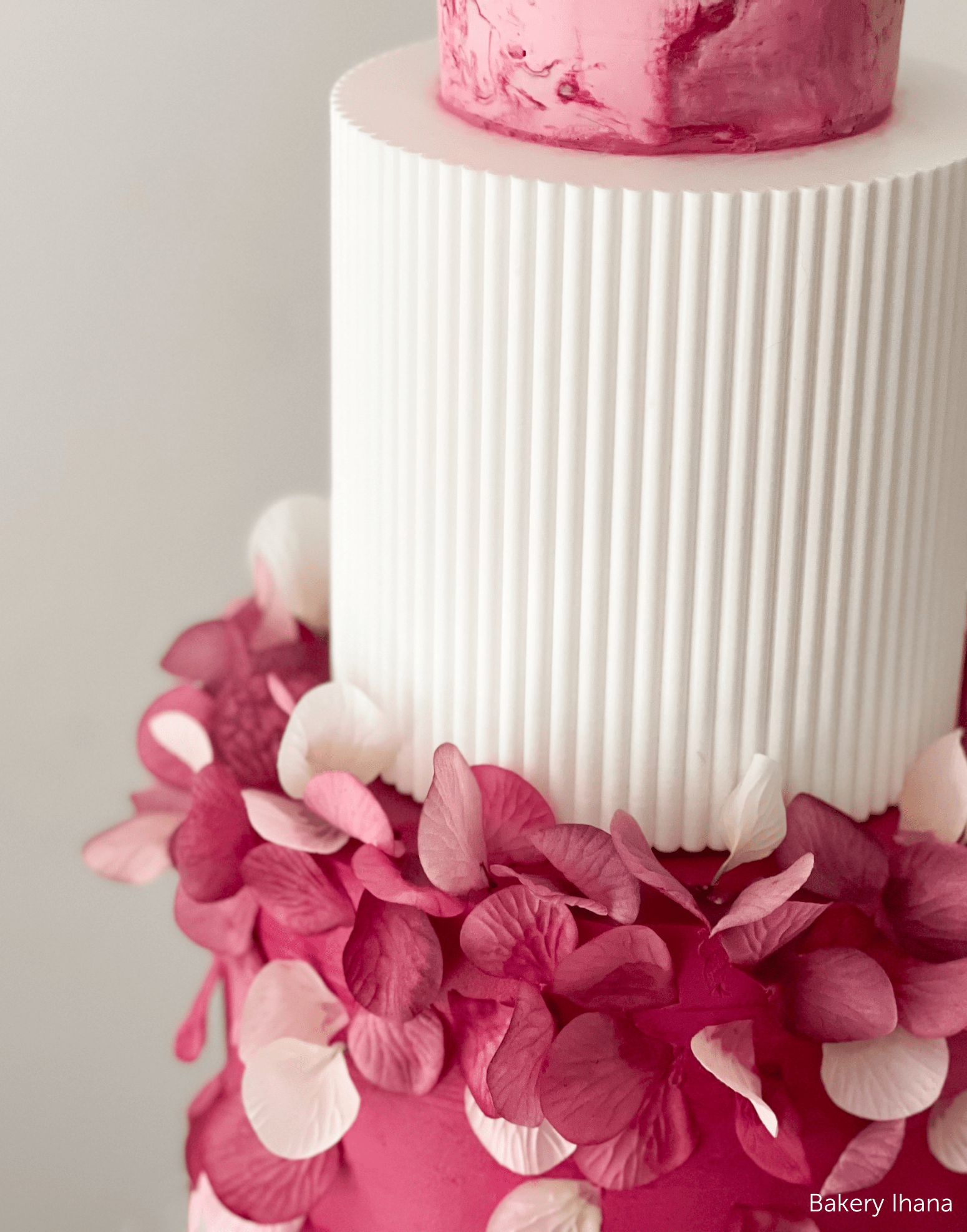 Round Reeded Cake Separator - Prop Options