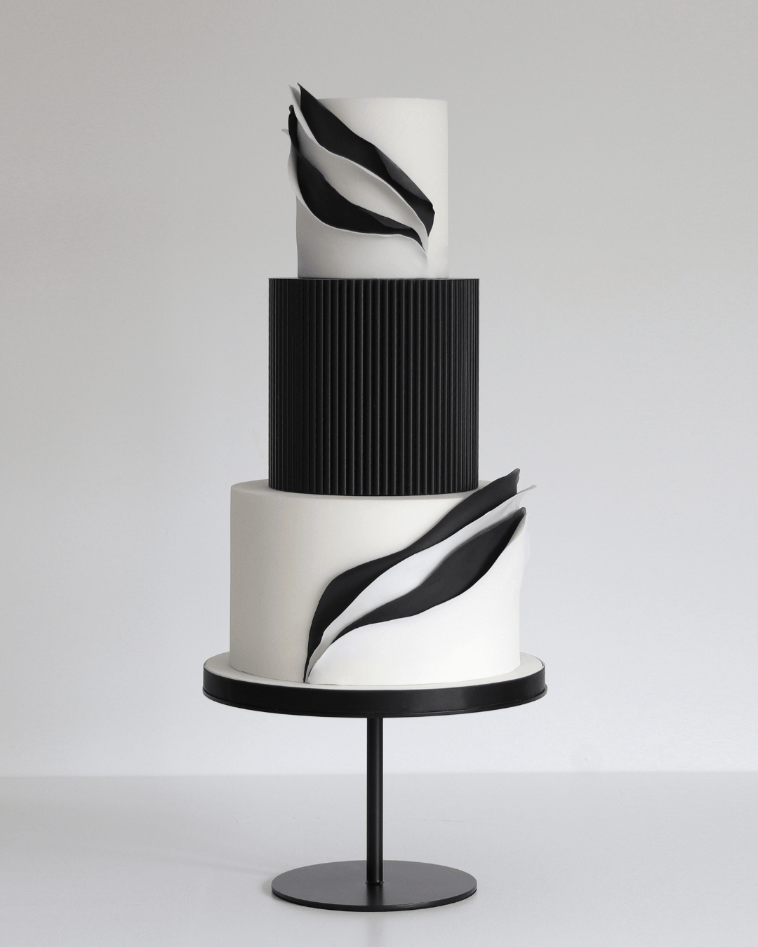 Round Reeded Cake Separator - Prop Options