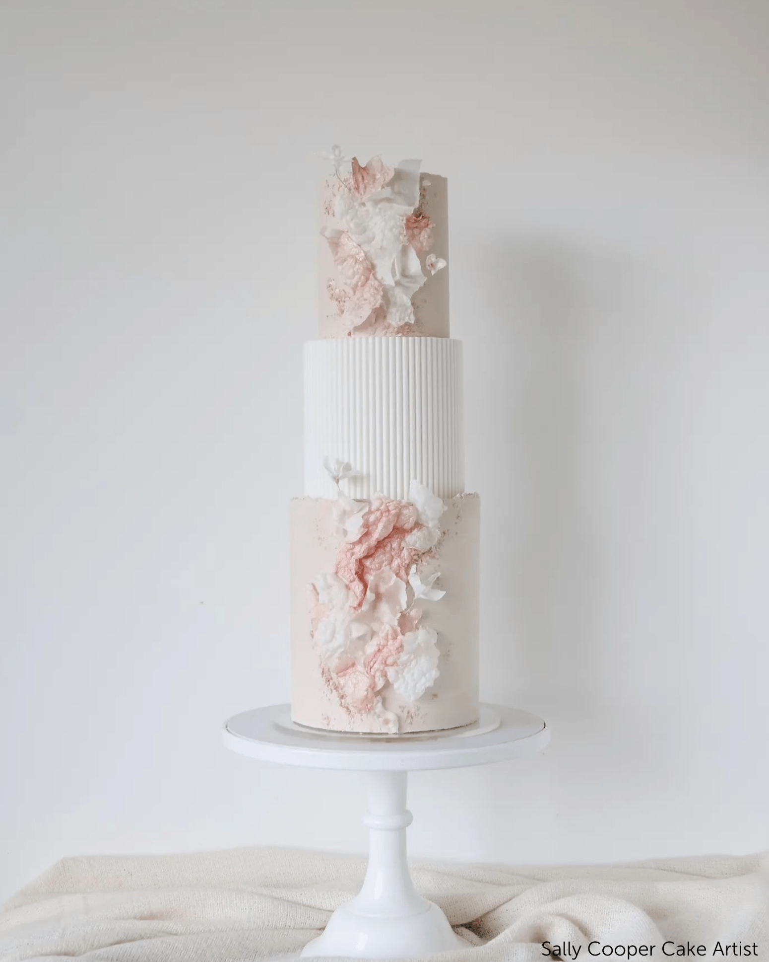 Round Reeded Cake Separator - Prop Options