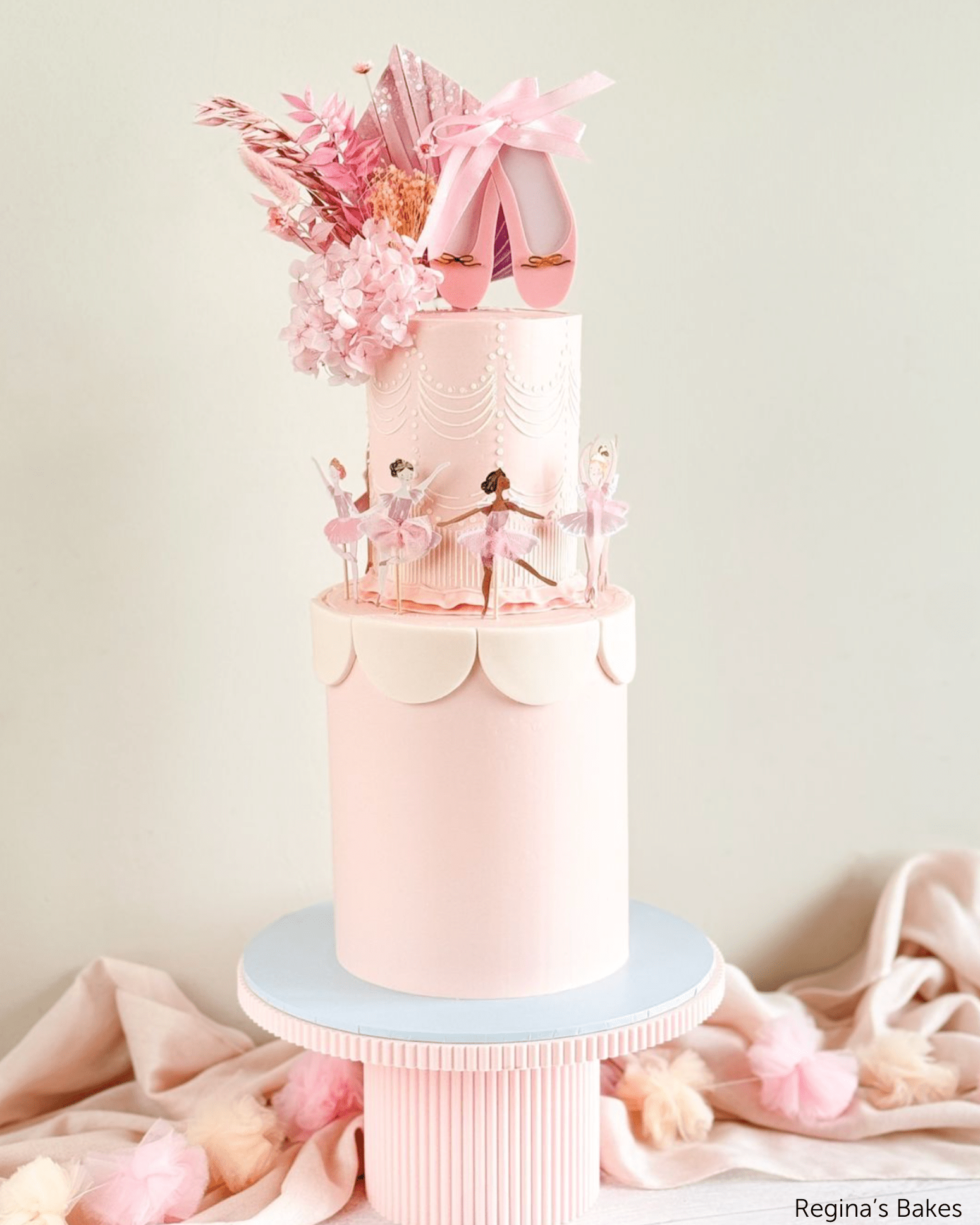 Round Reeded Cake Stand - Prop Options