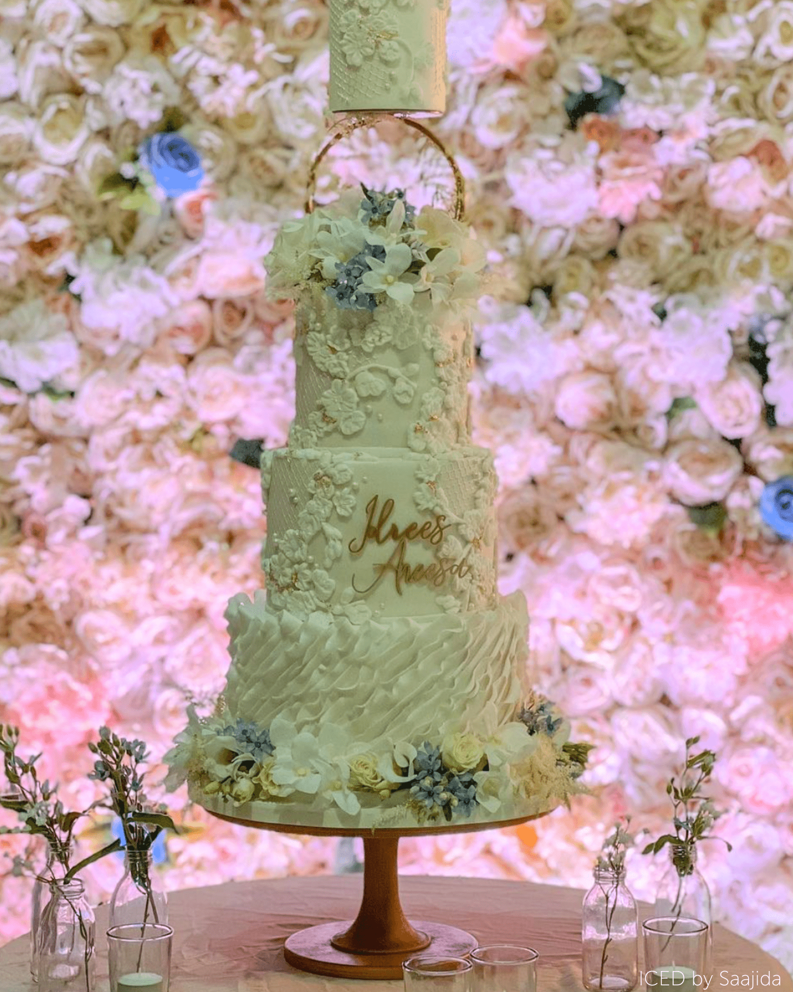 The Hourglass Scandinavian birch stand - Prop Options