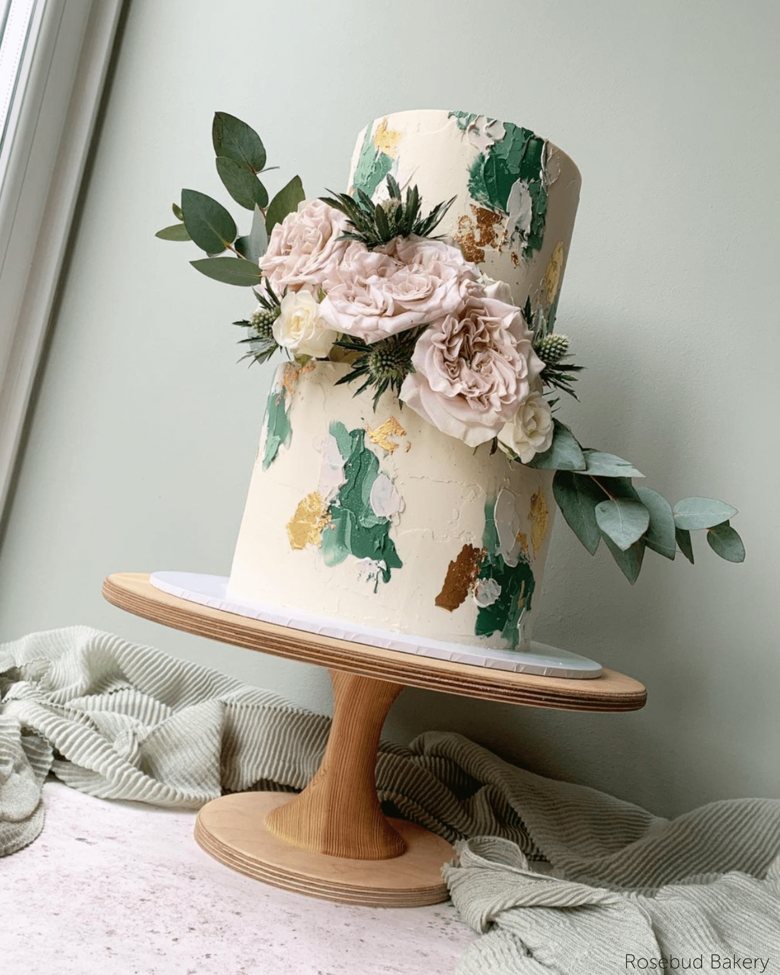 The Hourglass Scandinavian birch stand - Prop Options