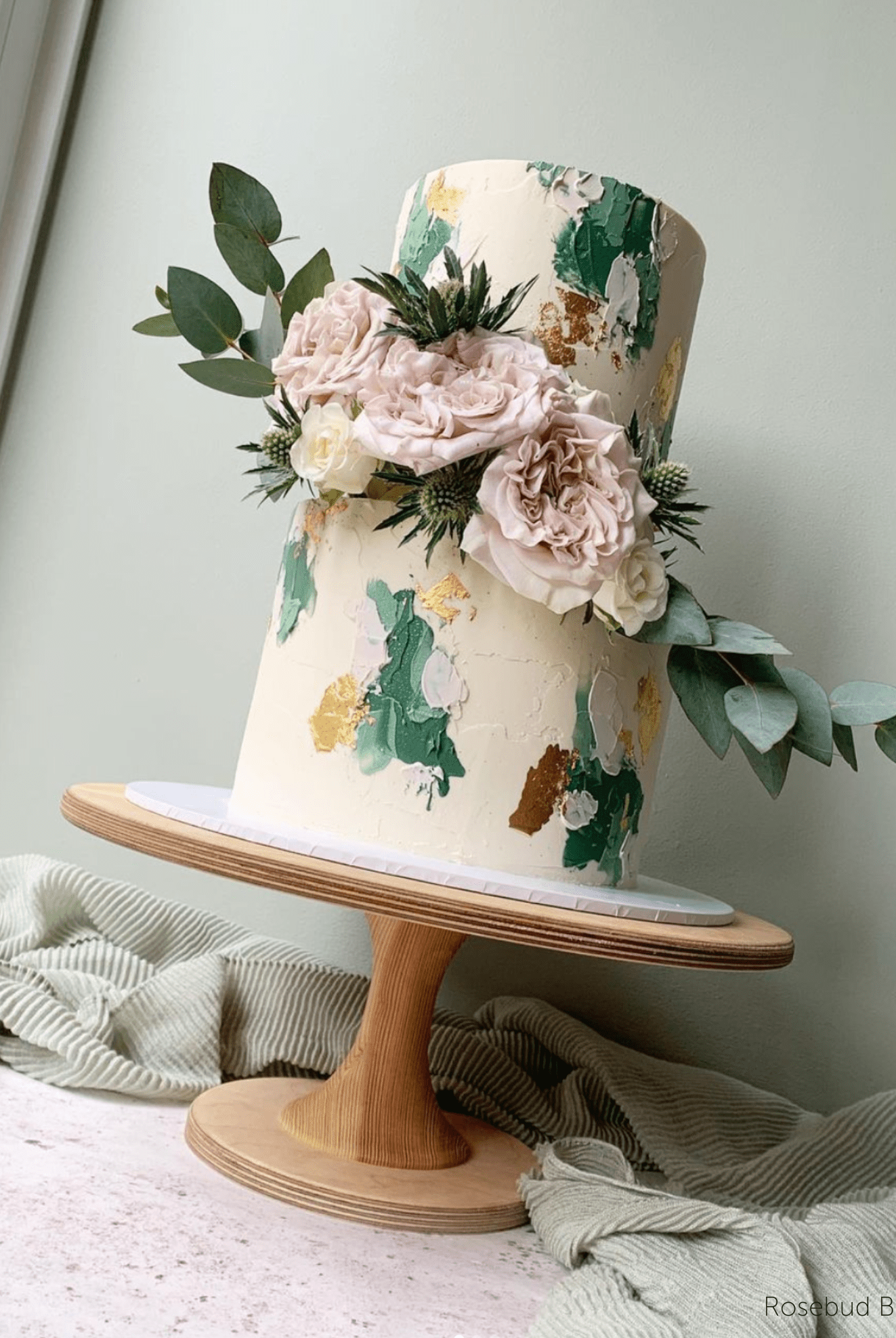 The Hourglass Scandinavian birch stand - Prop Options