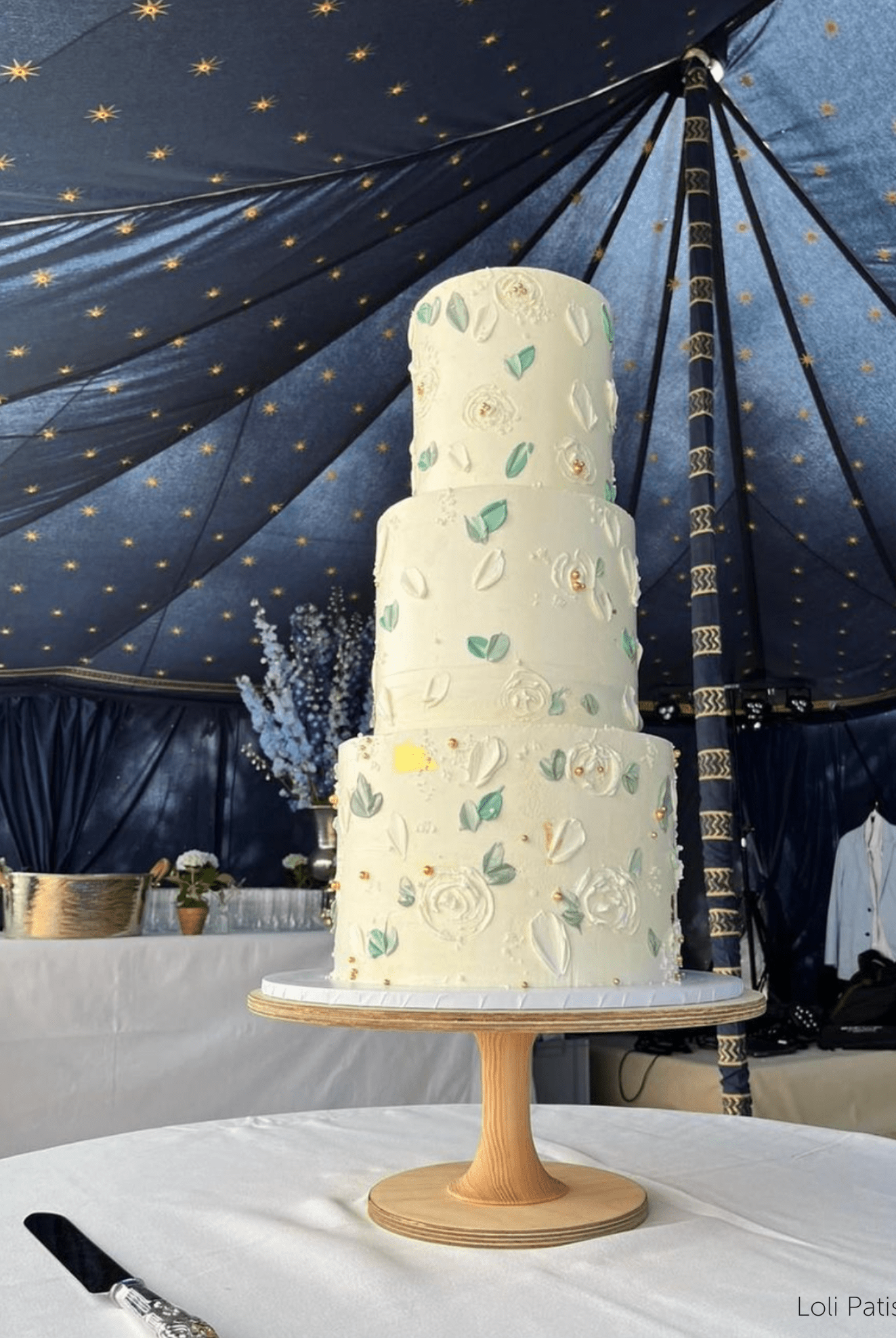 The Hourglass Scandinavian birch stand - Prop Options