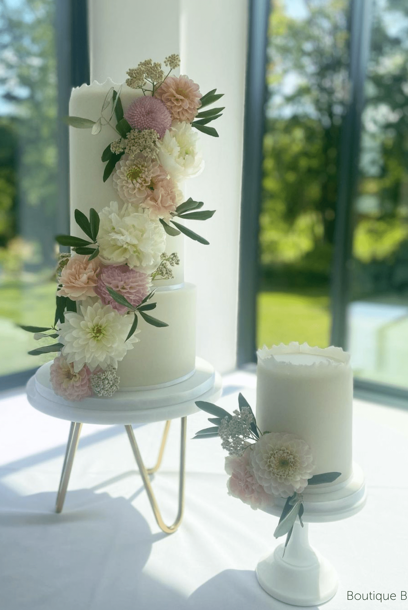 The Pinnacle Acrylic Hairpin Cake Stand - Prop Options