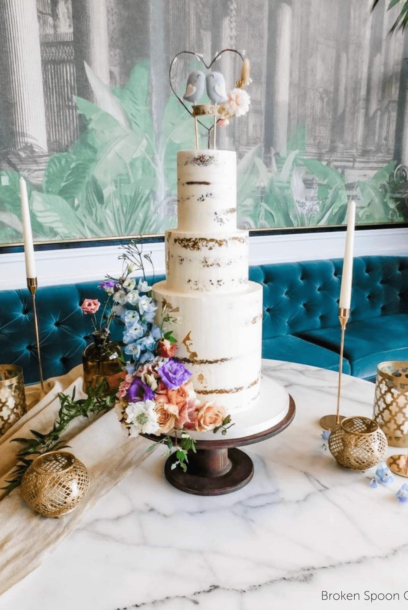 The Teardrop Scandinavian birch stand - Prop Options