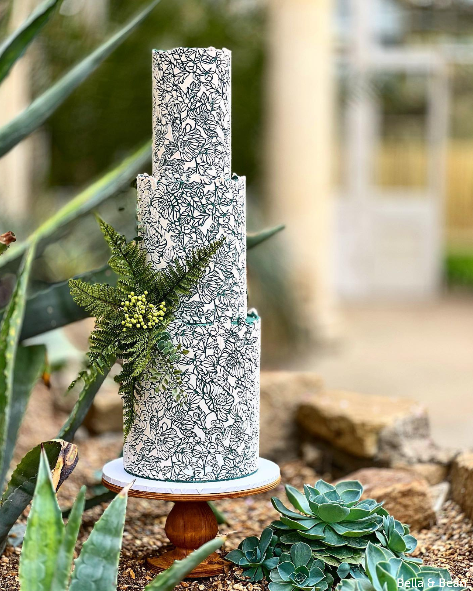 The Teardrop Scandinavian birch stand - Prop Options