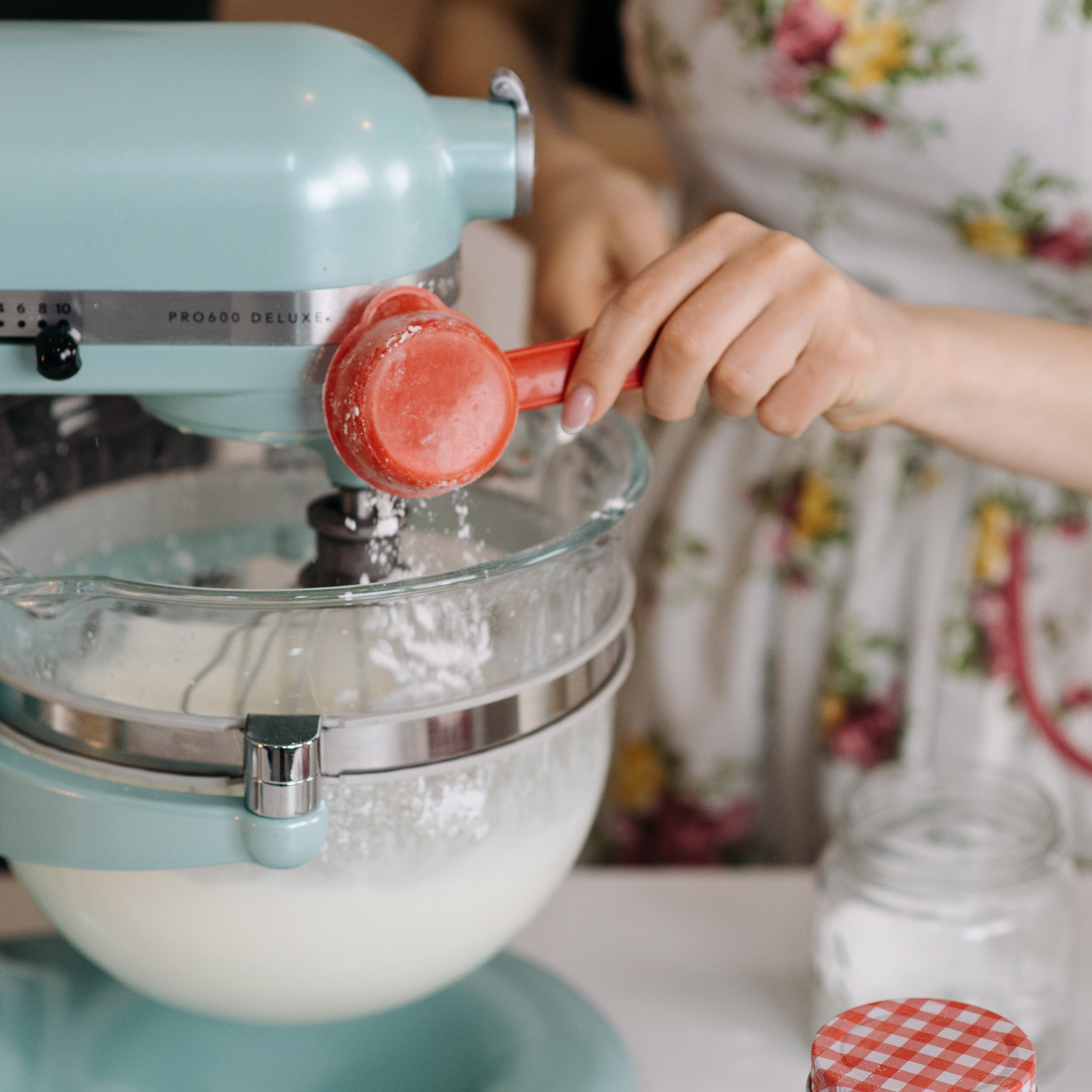How To Become A Wedding Cake Baker & Maker - The Ultimate Guide - Prop Options