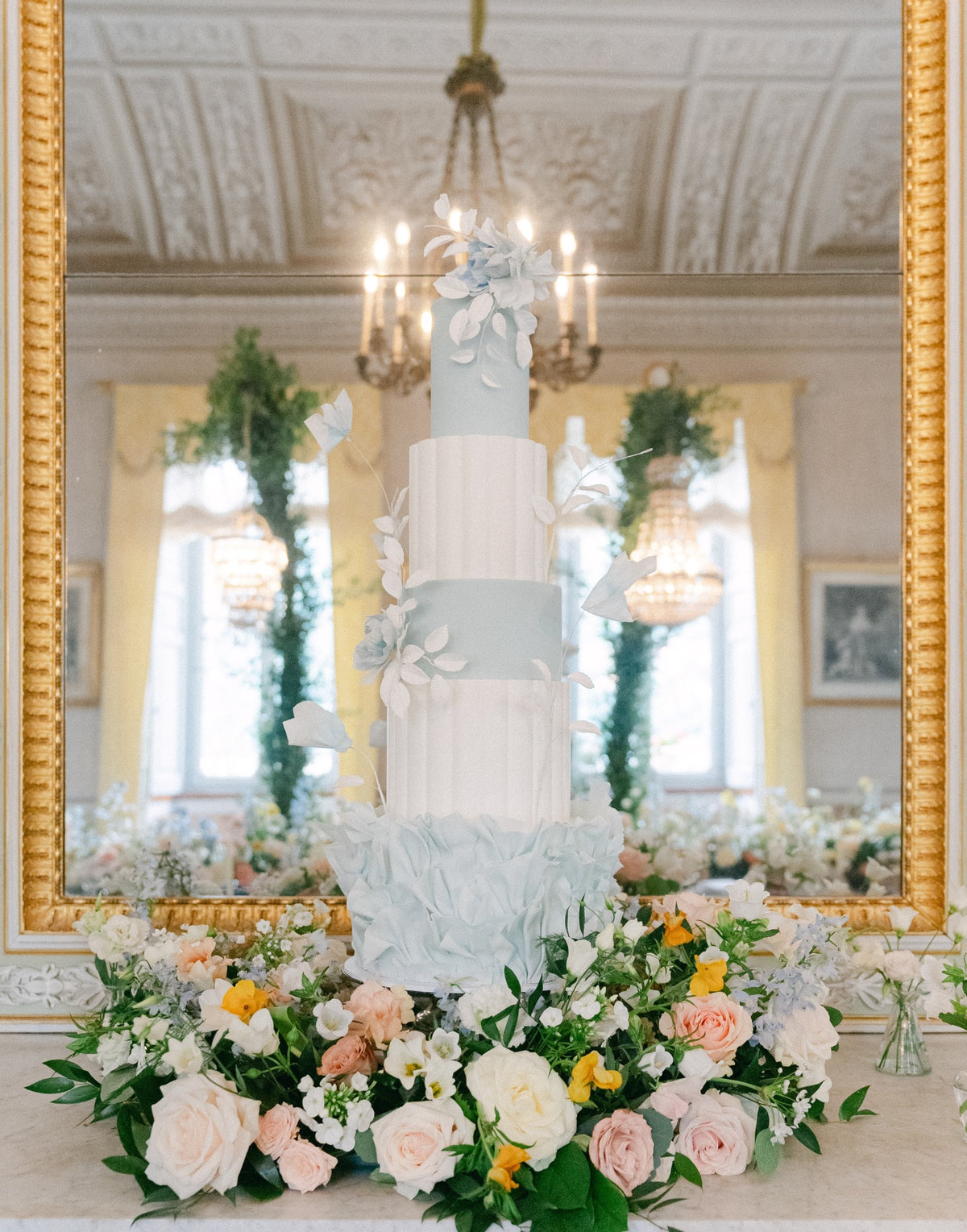 Scalloped Cake Separator - photo 2 - Prop Options