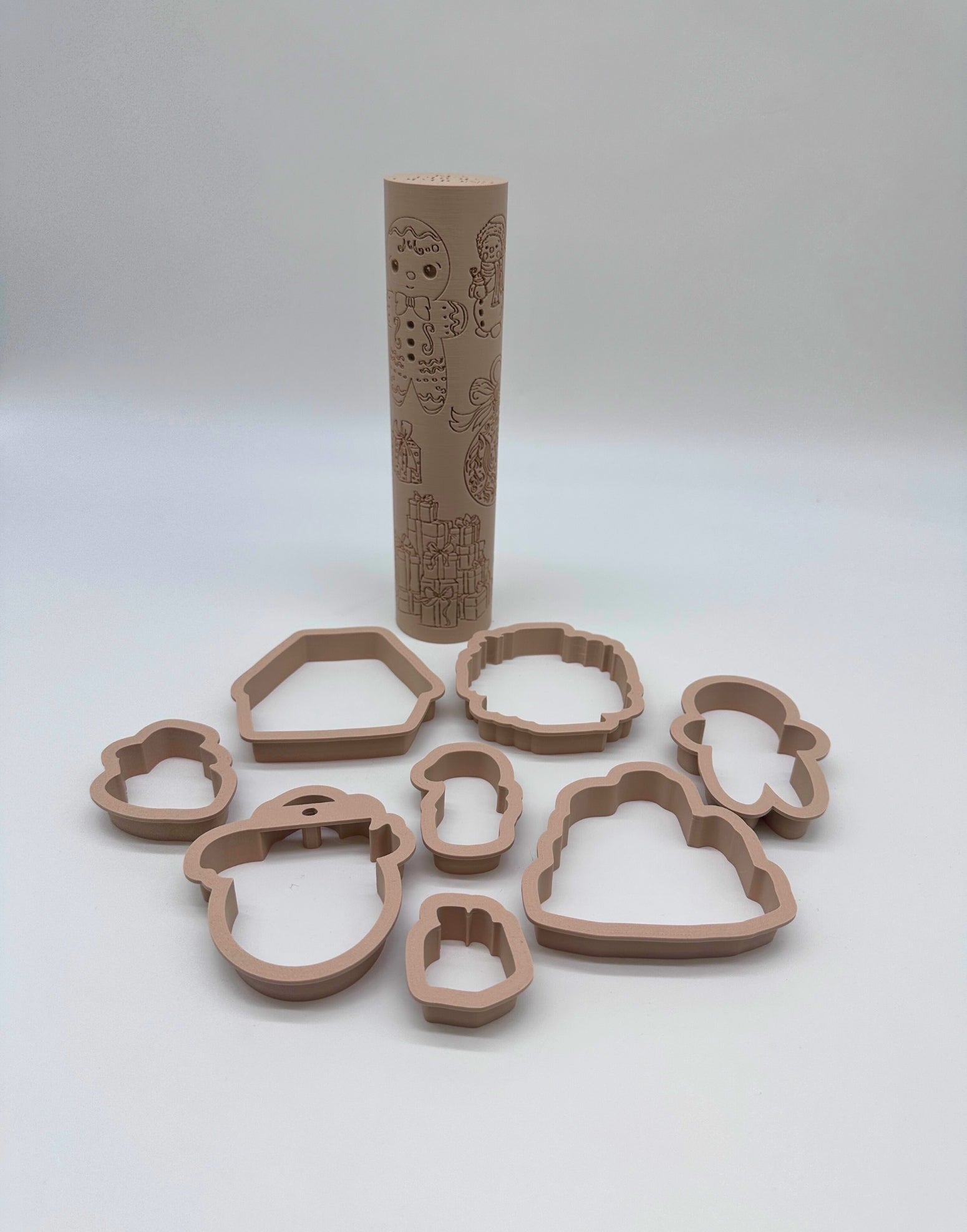 N2 - HOLIDAY SEASON ROLLING PIN AND CUTTER SET 