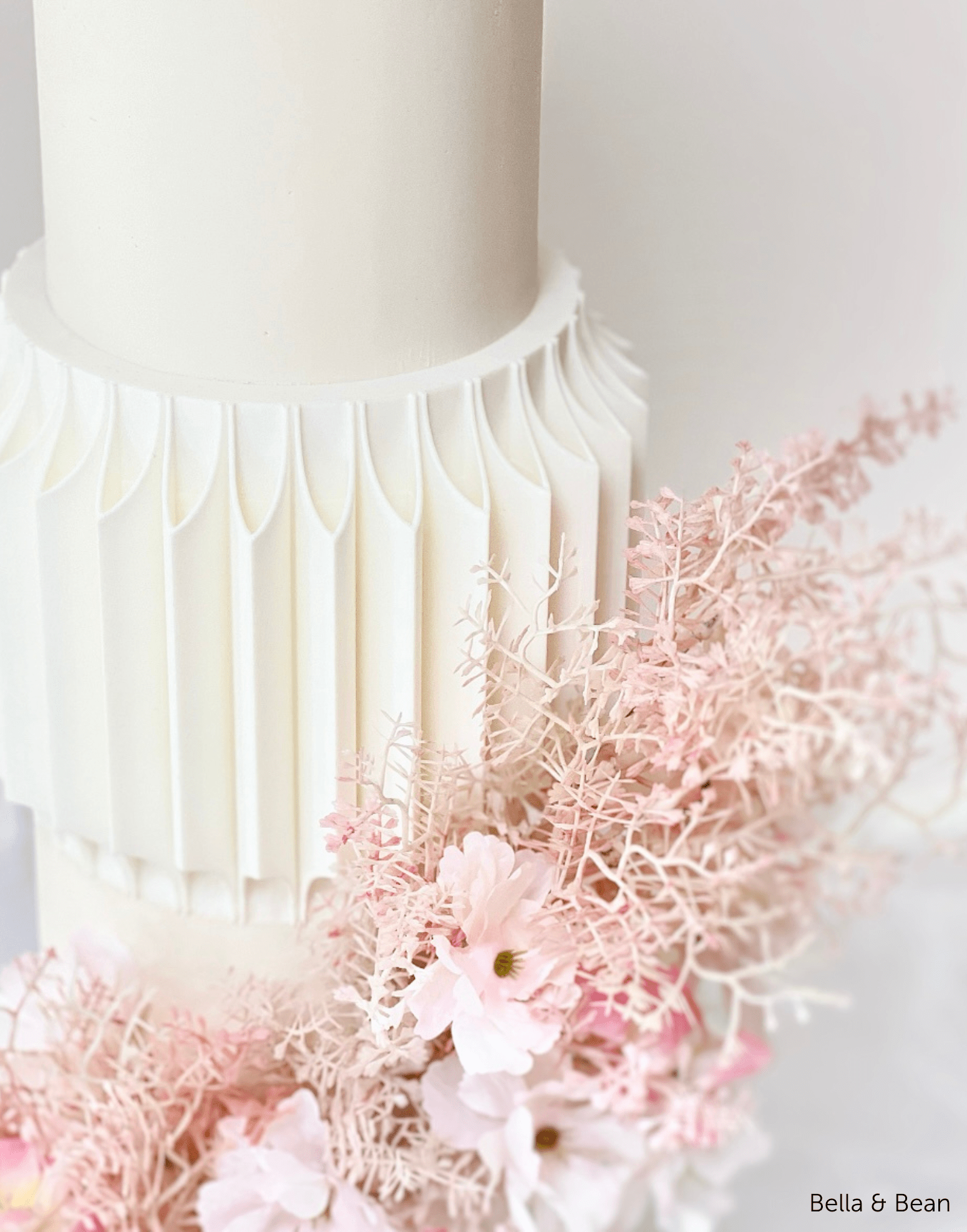 Round Fluted Cake Separator - Prop Options